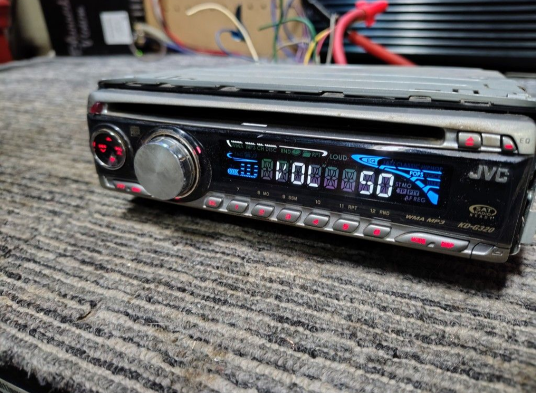 JVC KD-G320
CD receiver with MP3/WMA playback