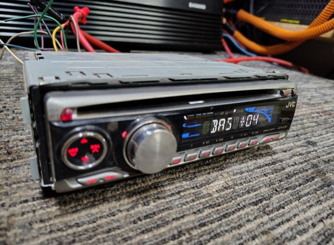 JVC KD-G320
CD receiver with MP3/WMA playback