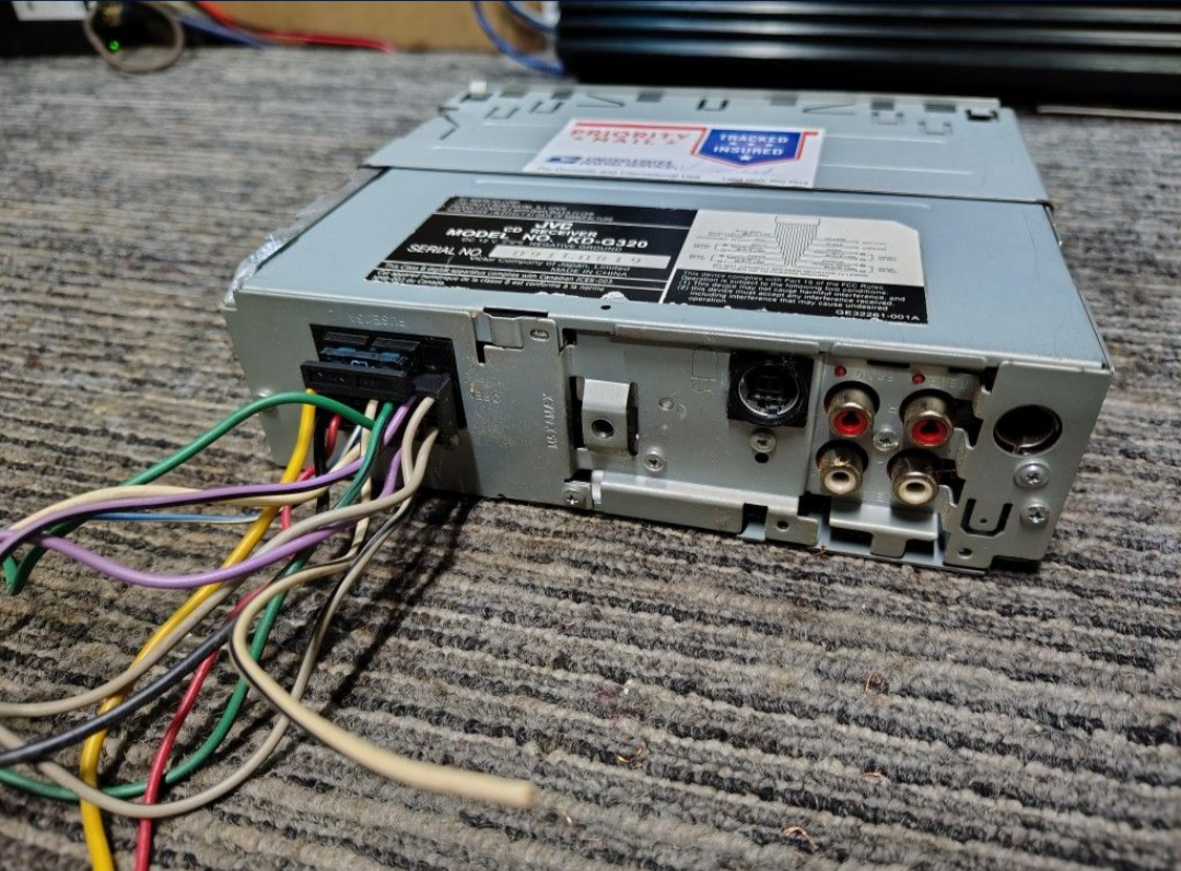 JVC KD-G320
CD receiver with MP3/WMA playback