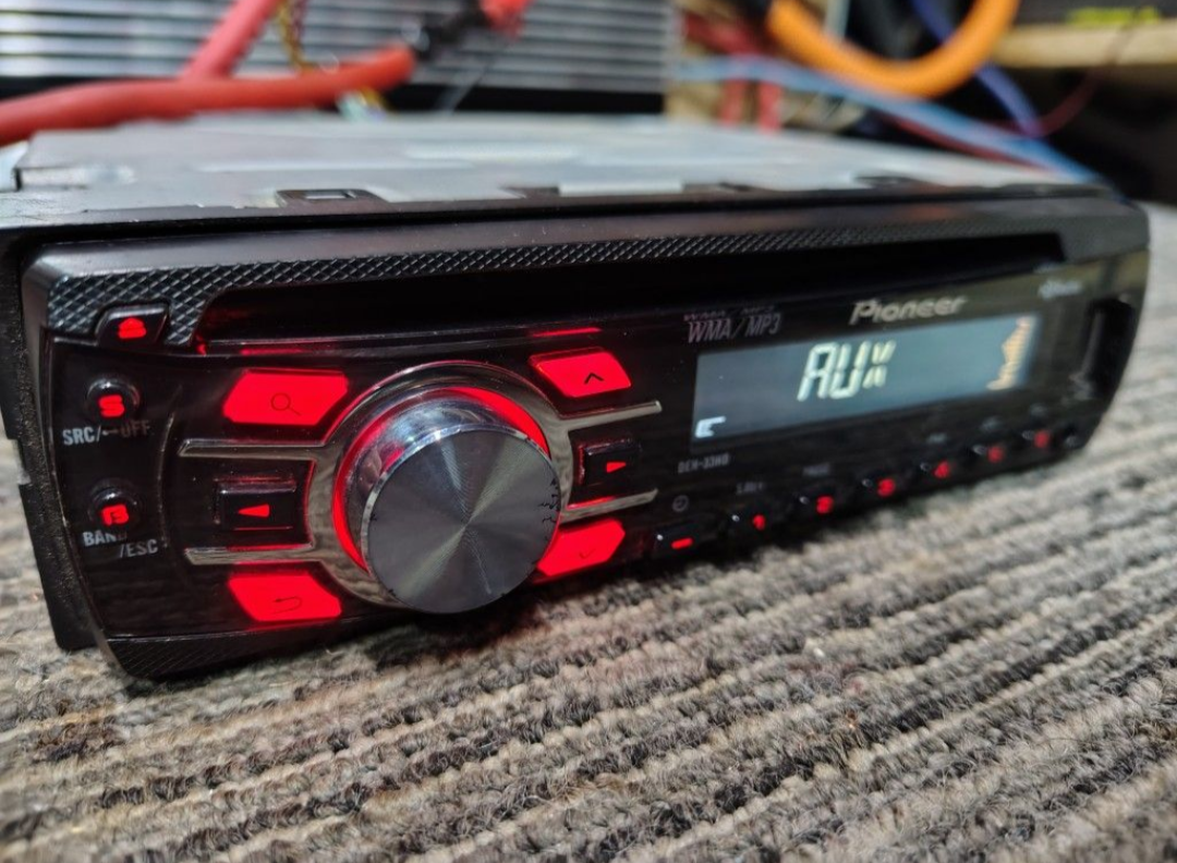 Pioneer DEH-33HD
CD receiver USB Auxiliary