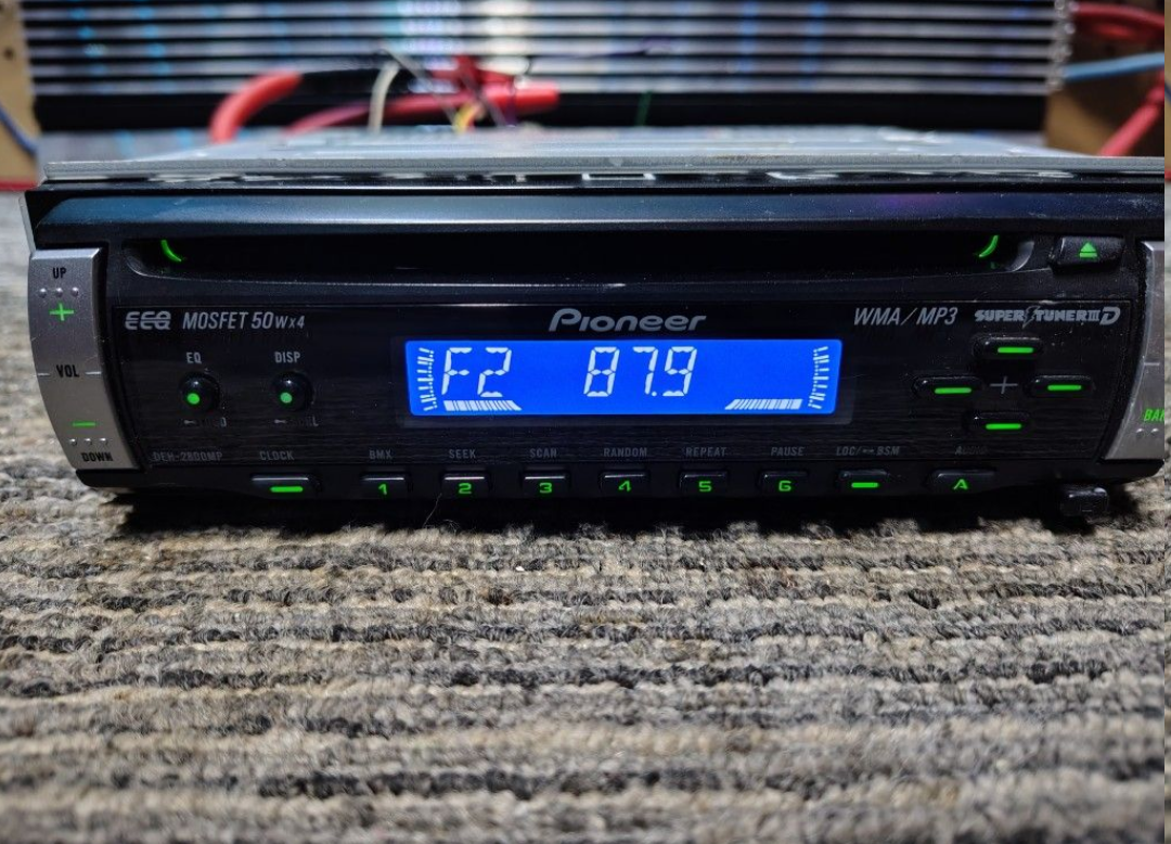 Pioneer DEH-2800MP
CD receiver with MP3/WMA playback