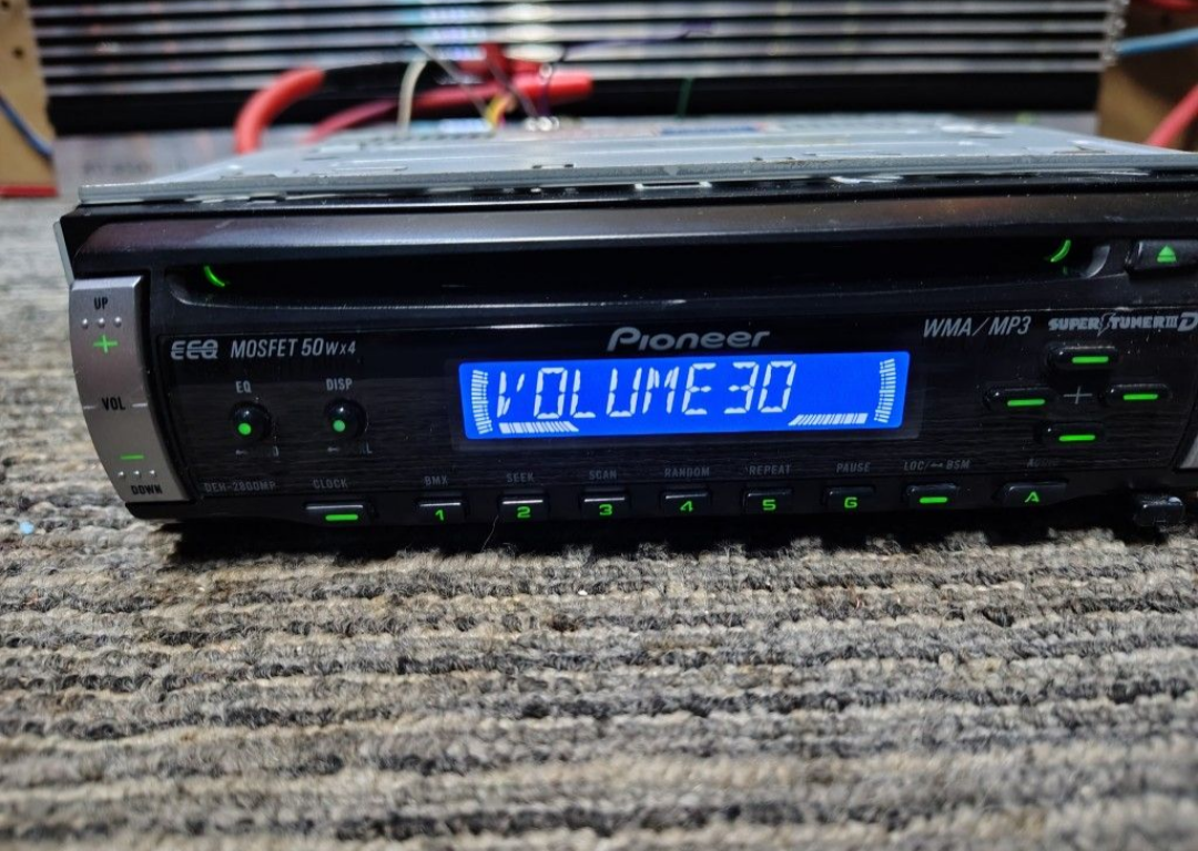 Pioneer DEH-2800MP
CD receiver with MP3/WMA playback