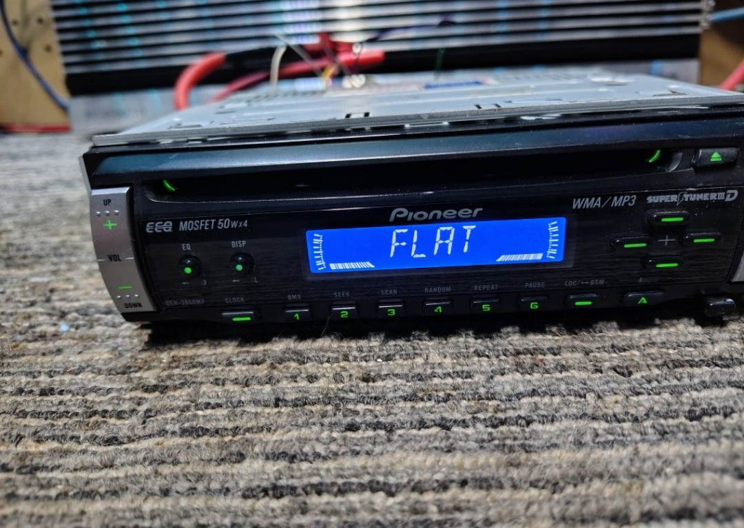 Pioneer DEH-2800MP
CD receiver with MP3/WMA playback