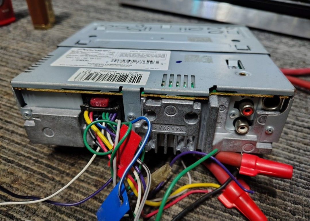 Pioneer DEH-2800MP
CD receiver with MP3/WMA playback
