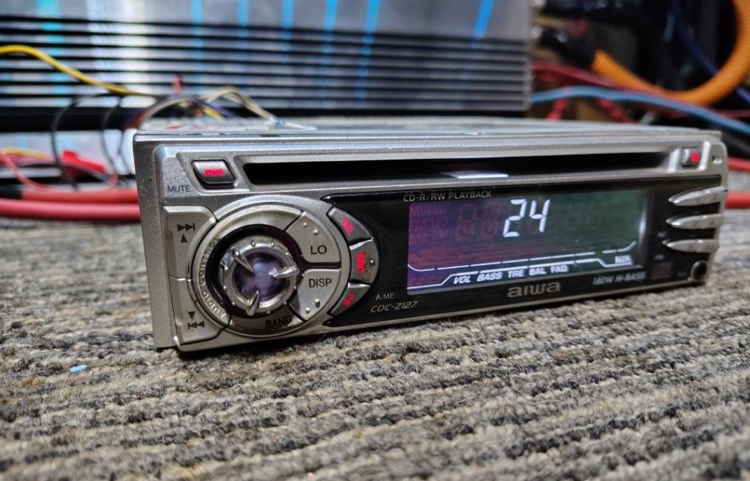 Aiwa CDC-Z127
CD Receiver & Auxiliary