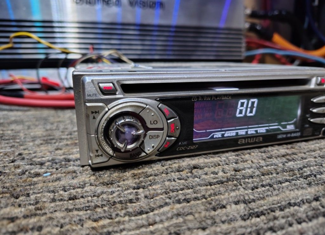 Aiwa CDC-Z127
CD Receiver & Auxiliary