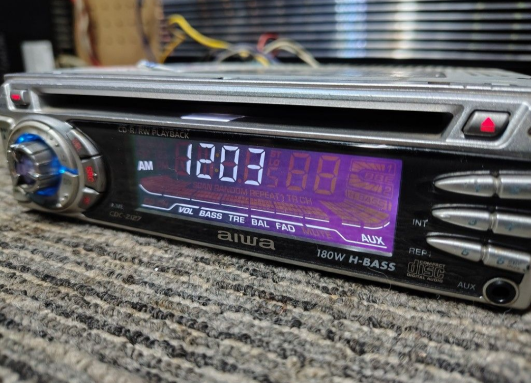 Aiwa CDC-Z127
CD Receiver & Auxiliary