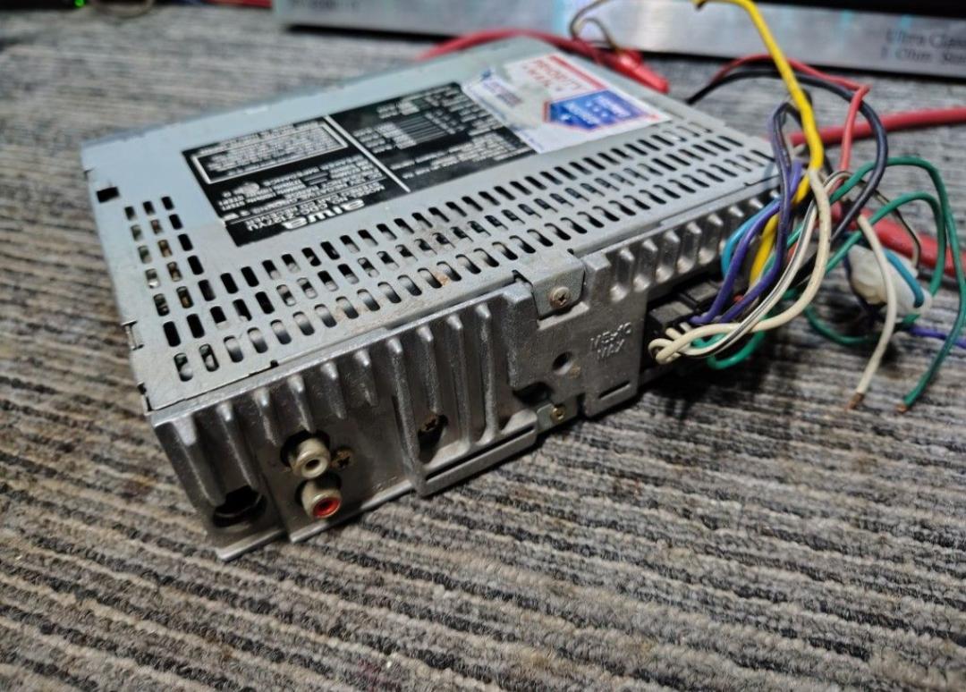 Aiwa CDC-Z127
CD Receiver & Auxiliary