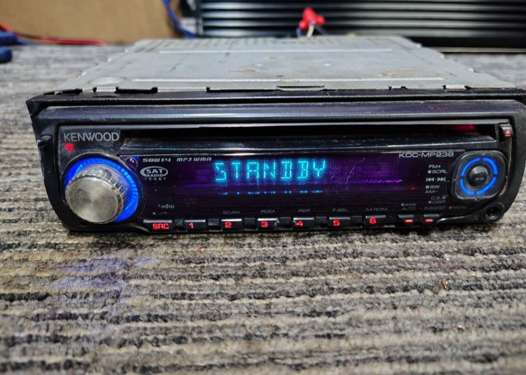Kenwood KDC-MP238
CD receiver & Auxiliary