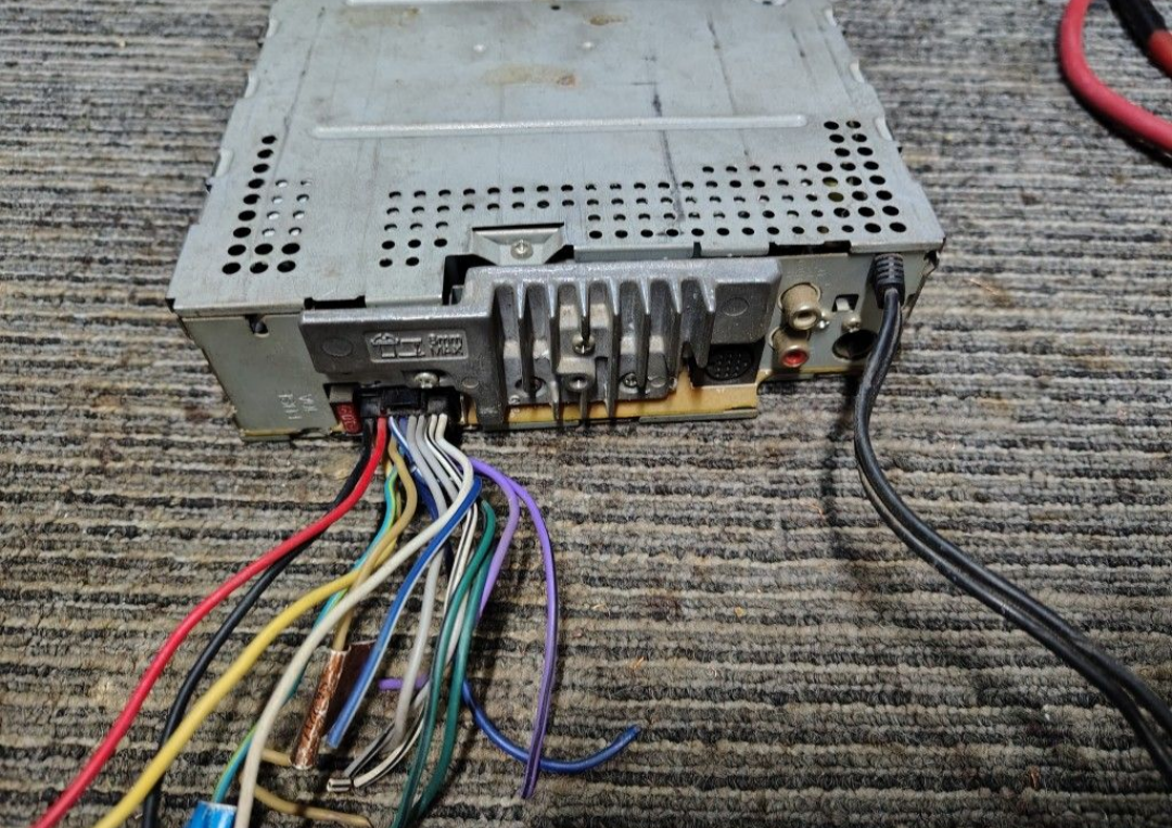 Kenwood KDC-MP238
CD receiver & Auxiliary