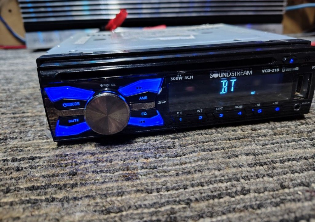 Soundstream VCD-21B Single-DIN In-Dash CD Receiver with USB and Bluetooth