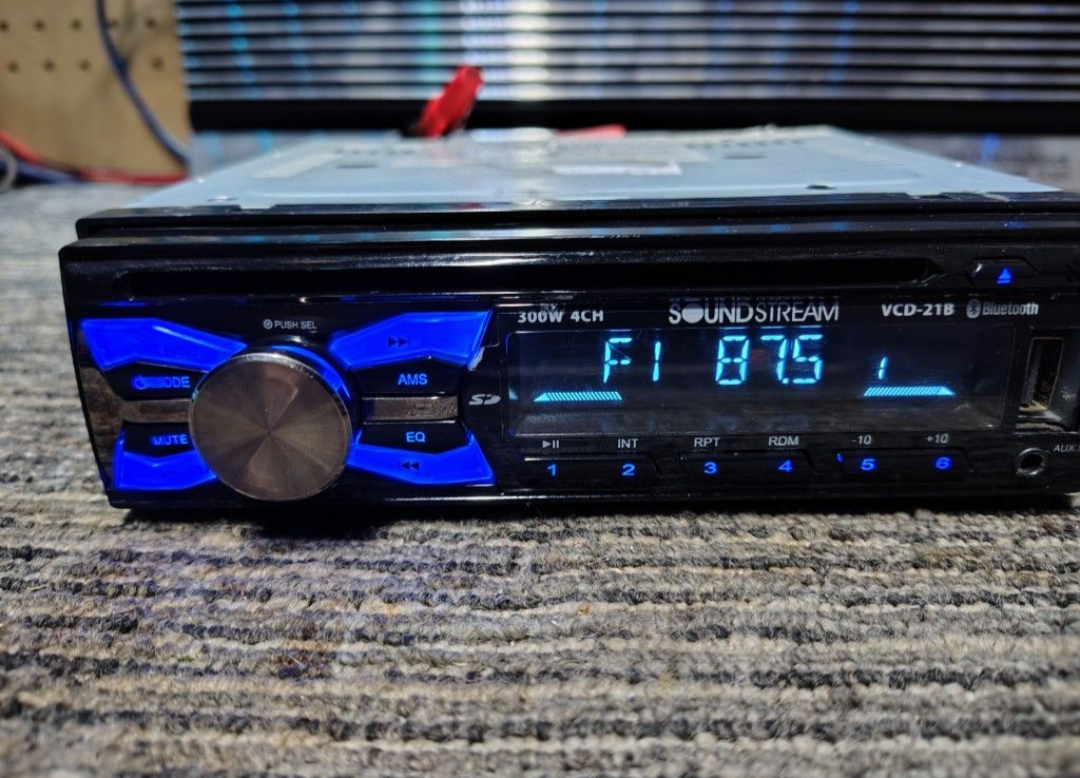 Soundstream VCD-21B Single-DIN In-Dash CD Receiver with USB and Bluetooth