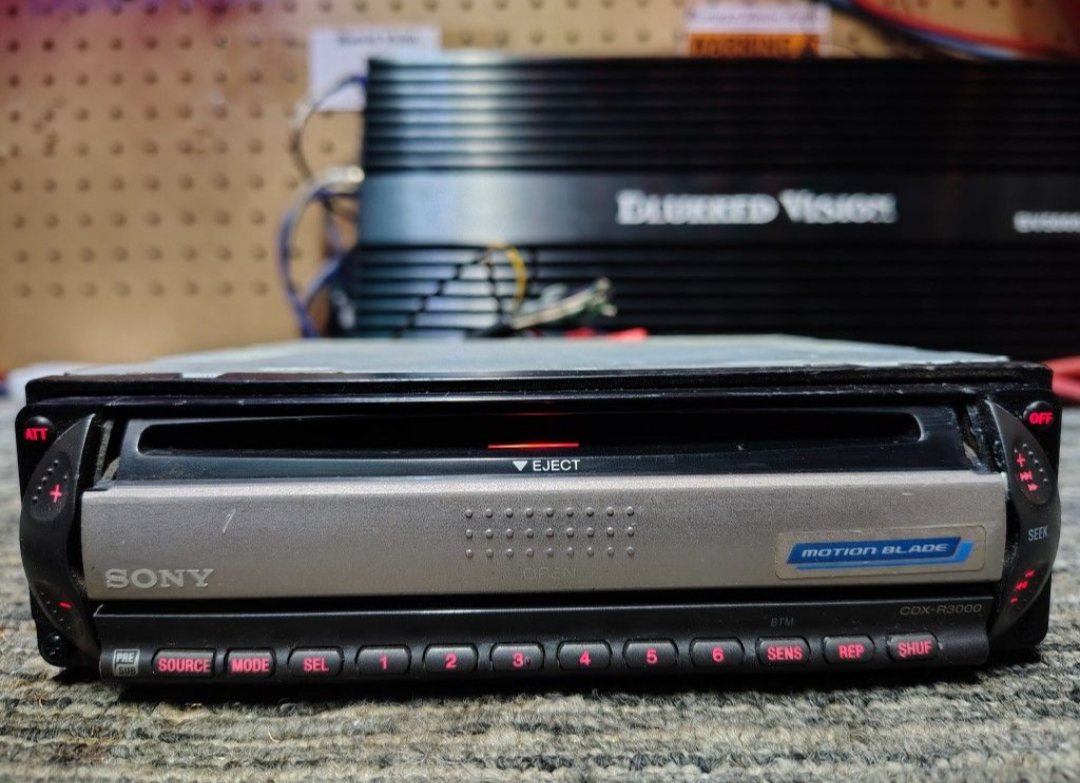 Sony CDX-R3000
CD receiver