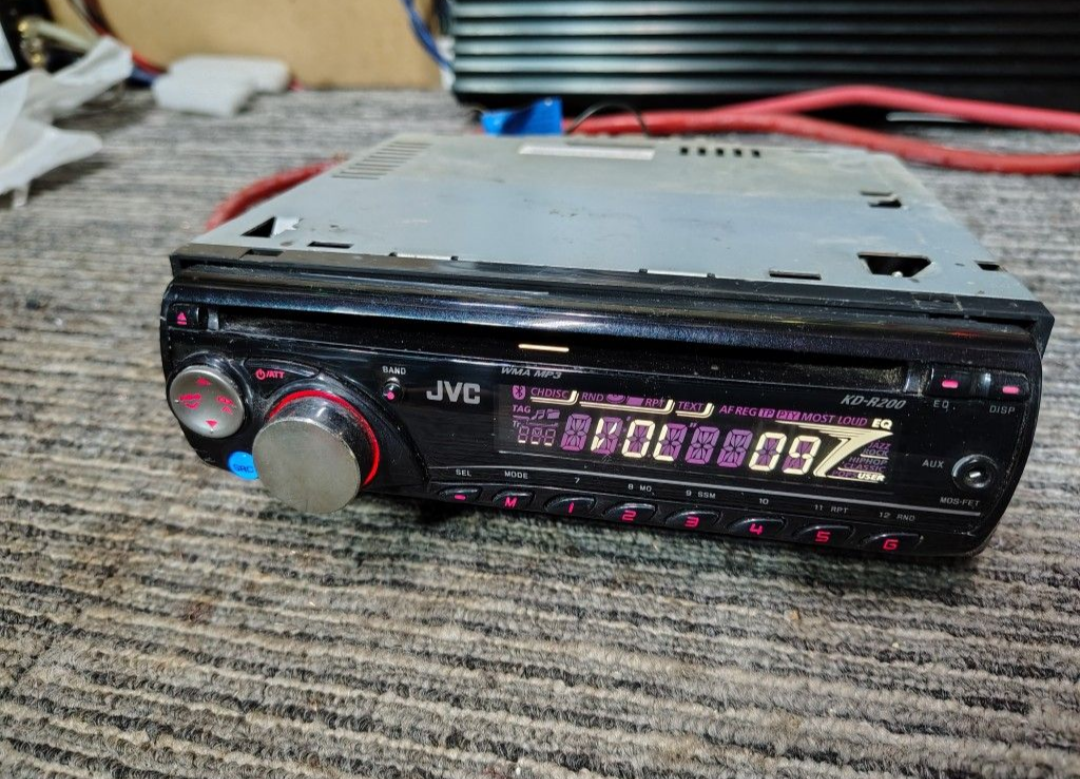 JVC KD-R200
CD receiver Auxiliary