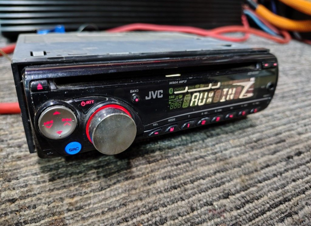 JVC KD-R200
CD receiver Auxiliary