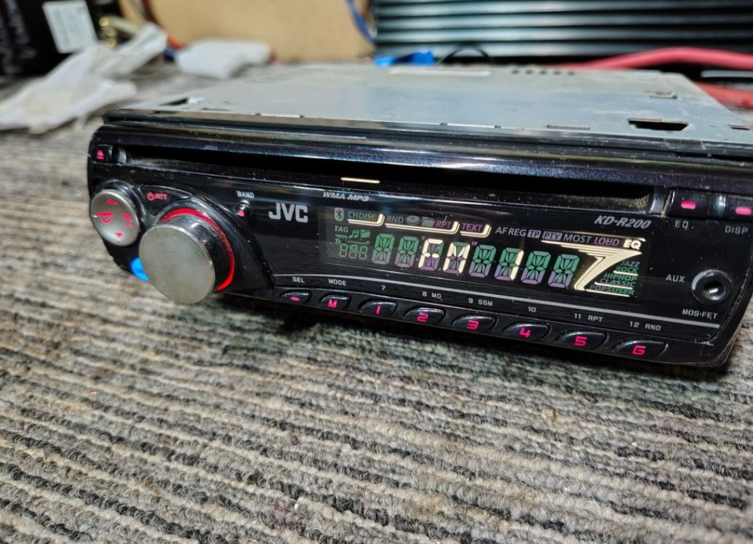 JVC KD-R200
CD receiver Auxiliary
