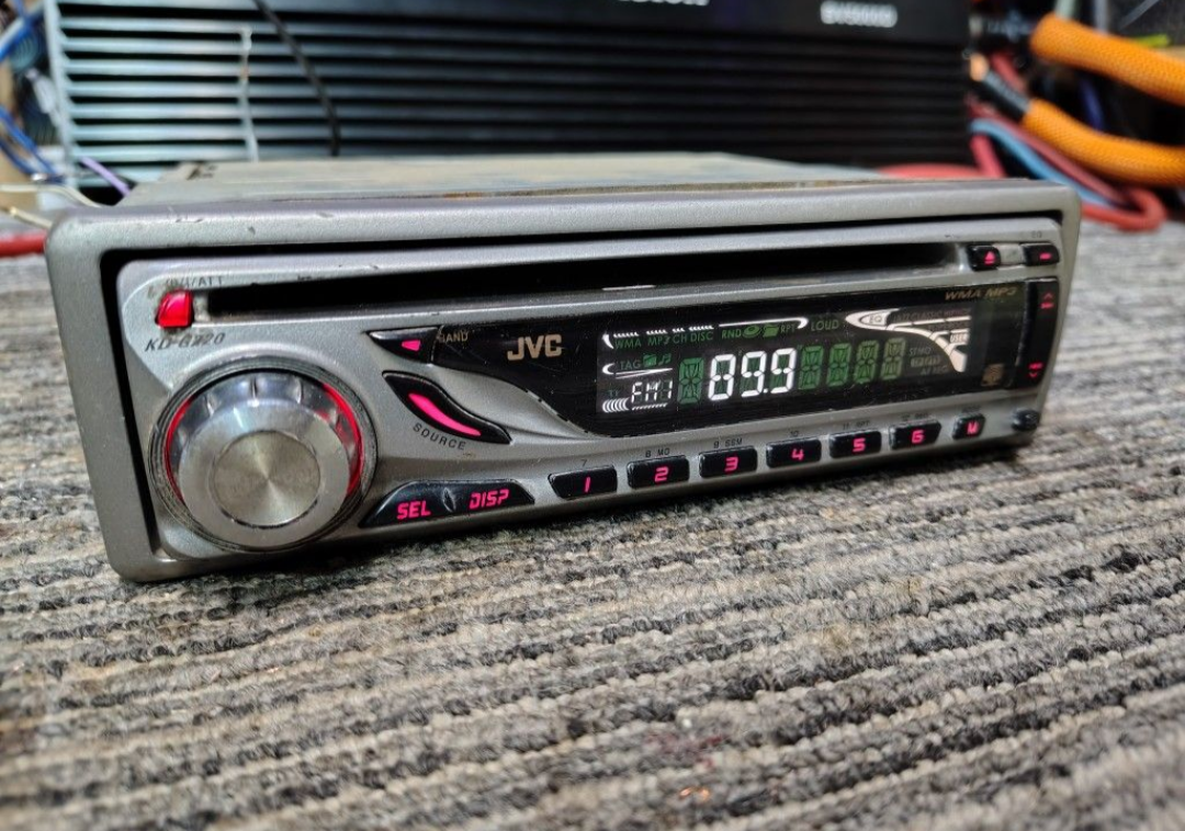 JVC KD-G220
CD receiver with MP3/WMA playback