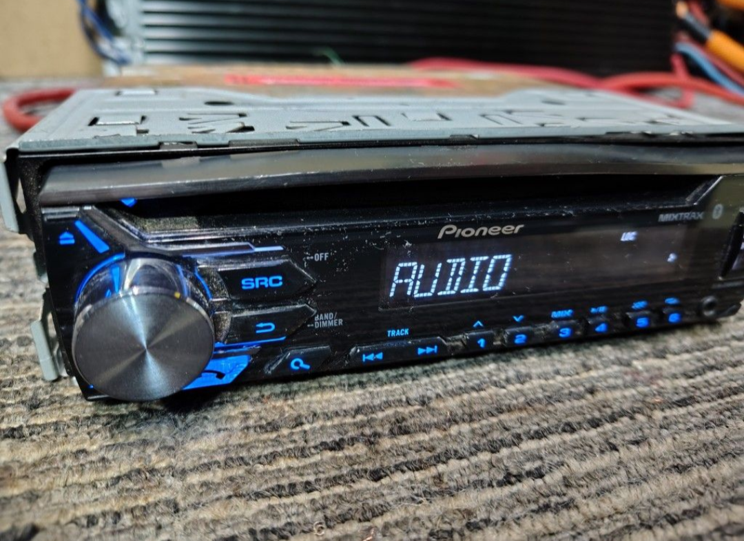 Pioneer DEH-X3910BT
CD receiver Bluetooth USB And Auxiliary
