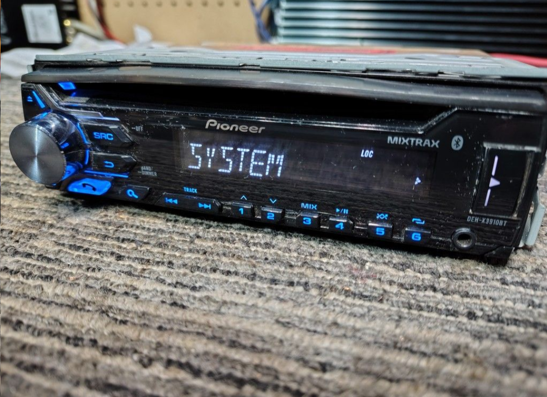 Pioneer DEH-X3910BT
CD receiver Bluetooth USB And Auxiliary
