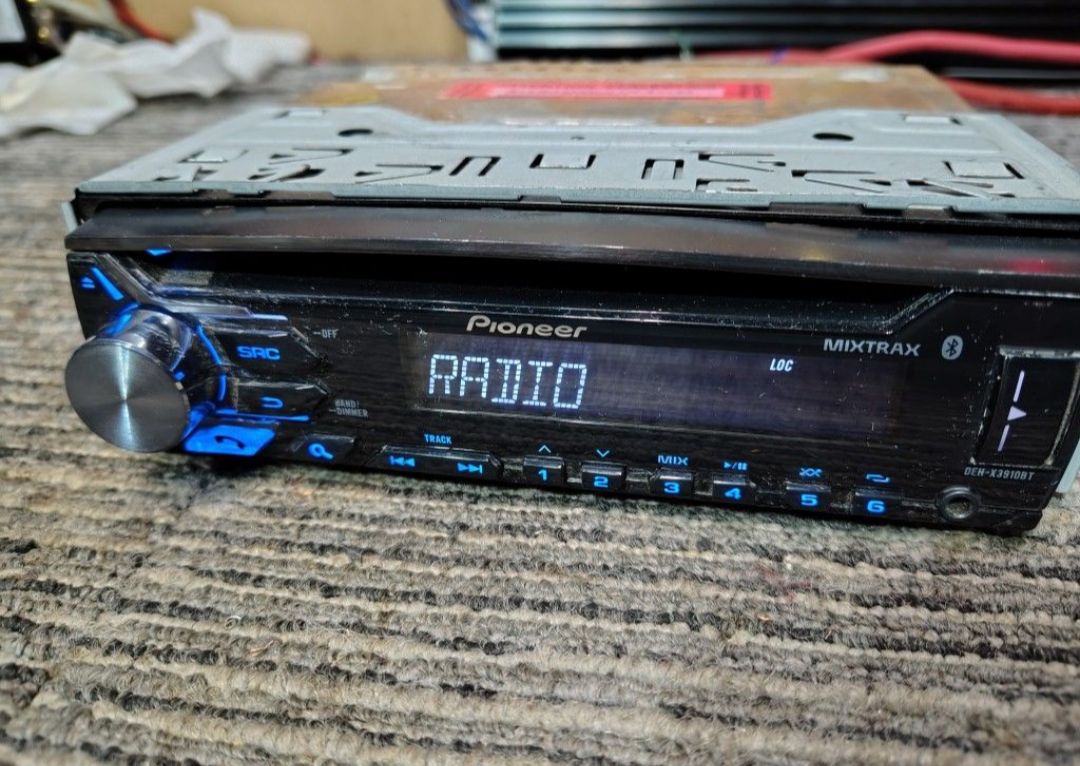 Pioneer DEH-X3910BT
CD receiver Bluetooth USB And Auxiliary