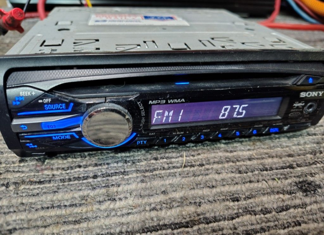 Sony Xplod CDX-GT350MP
CD receiver & Auxiliary