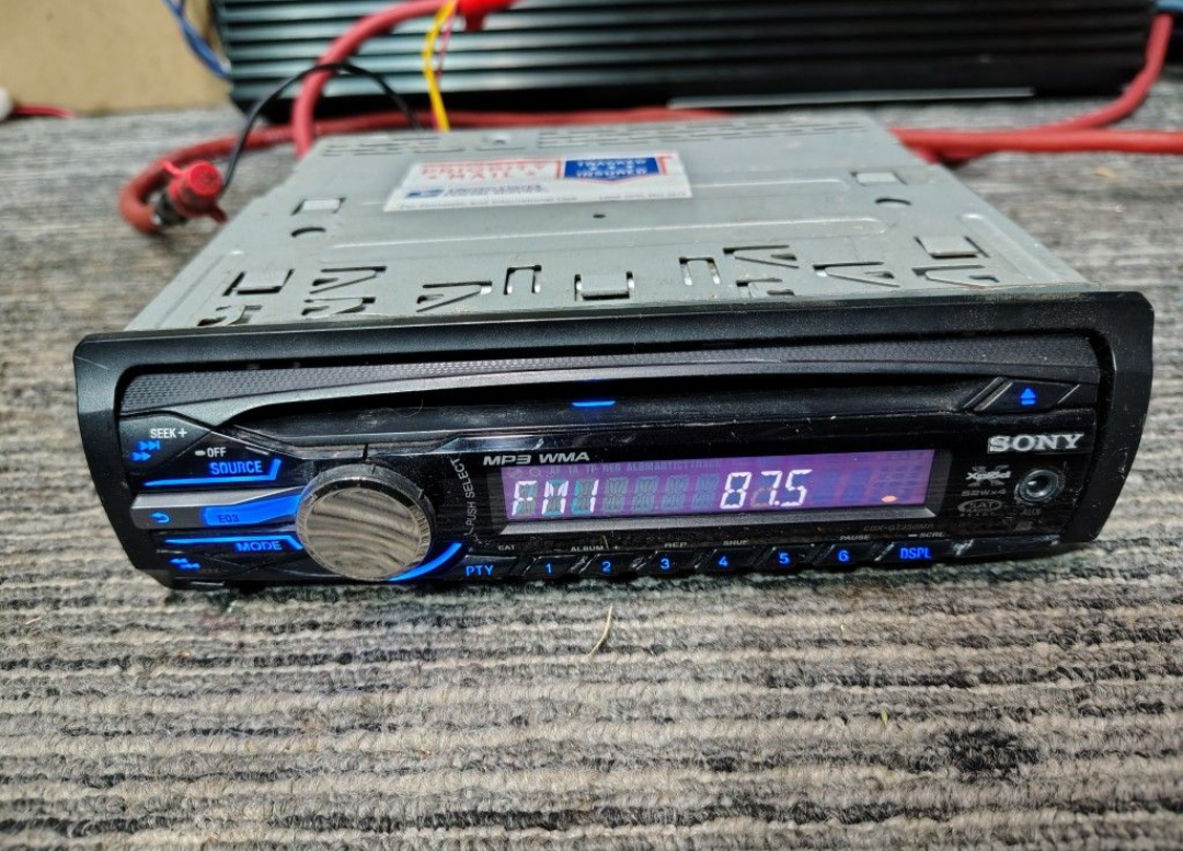 Sony Xplod CDX-GT350MP
CD receiver & Auxiliary