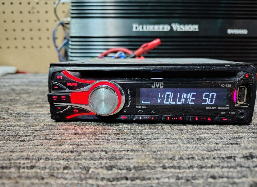JVC KD-S29
USB/CD Receiver with Dual Auxiliary Ports and iPhone/iPod Control