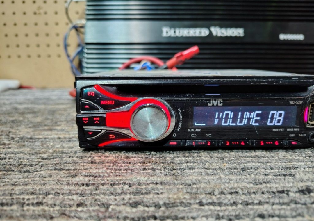 JVC KD-S29
USB/CD Receiver with Dual Auxiliary Ports and iPhone/iPod Control
