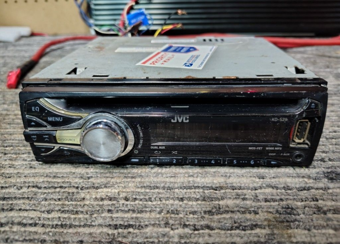 JVC KD-S29
USB/CD Receiver with Dual Auxiliary Ports and iPhone/iPod Control