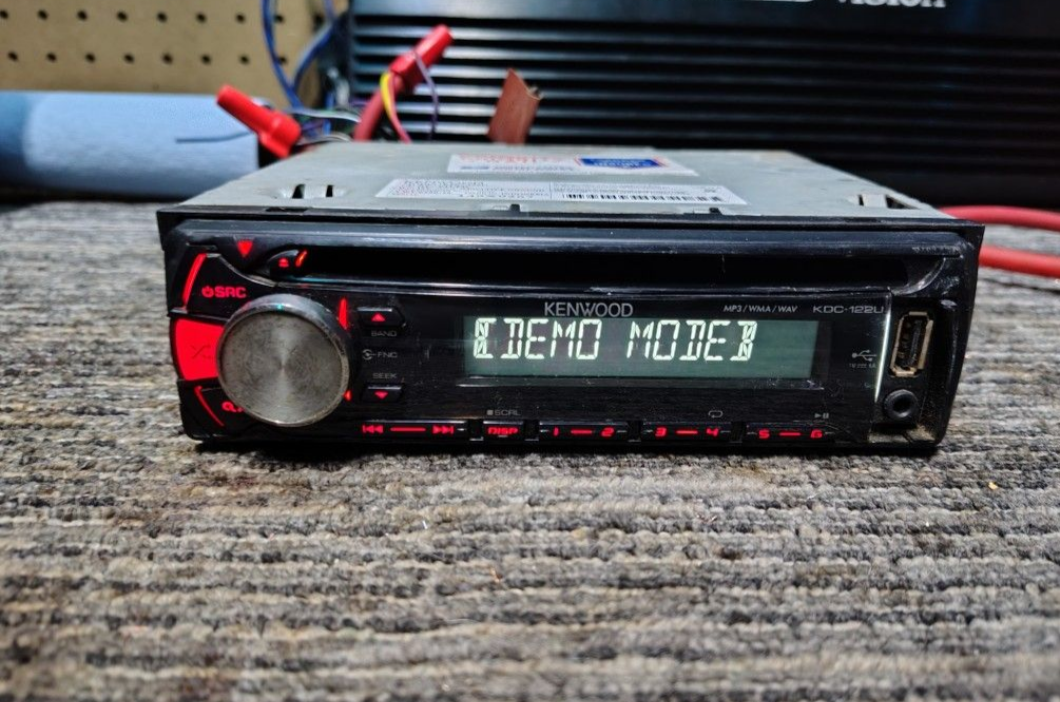 KDC-122U - Kenwood In-Dash CD/MP3 Car Stereo USB & Auxiliary