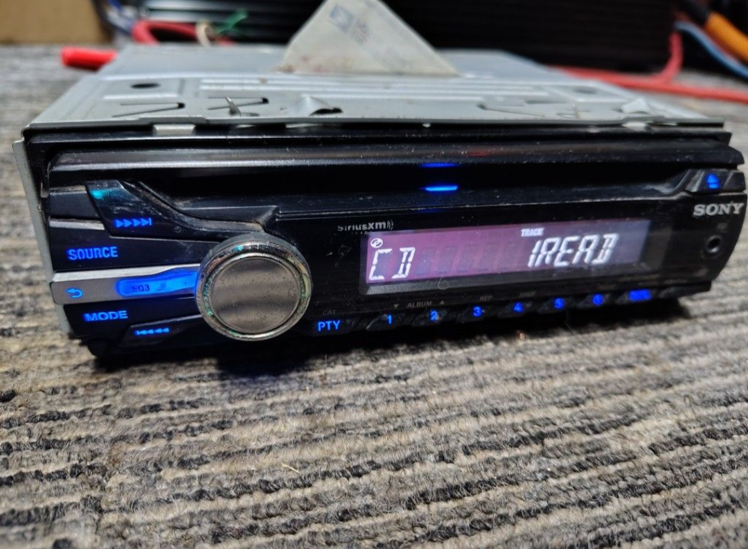 Sony CDX-GT360MP
CD receiver & Auxiliary