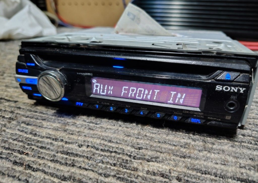 Sony CDX-GT360MP
CD receiver & Auxiliary