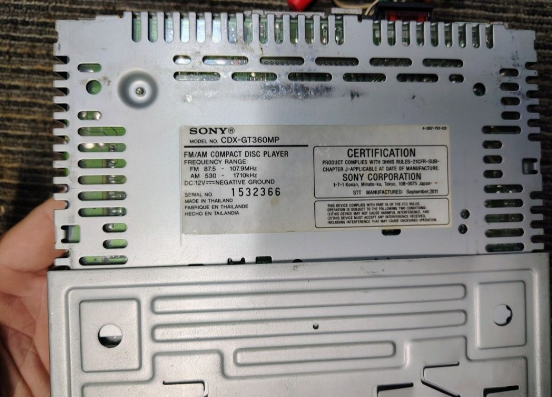 Sony CDX-GT360MP
CD receiver & Auxiliary