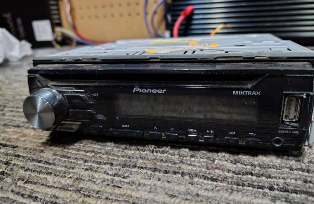 Pioneer DEH-X1910UB
CD receiver Auxiliary Usb
