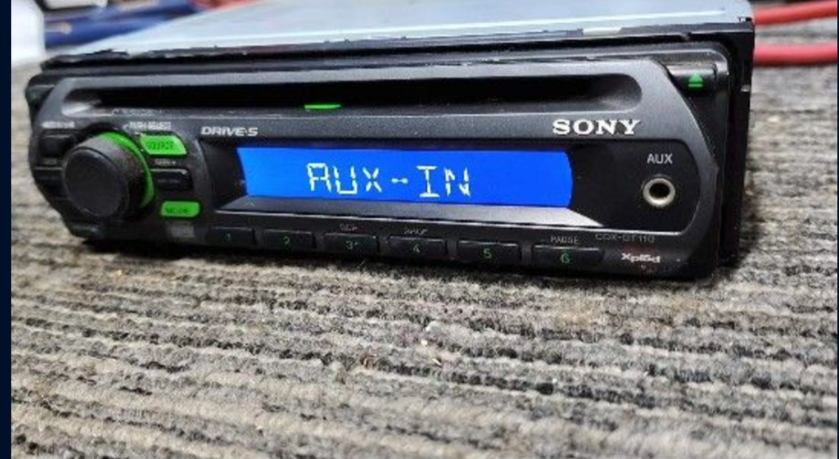 Sony CDX-GT110
CD player & Auxiliary