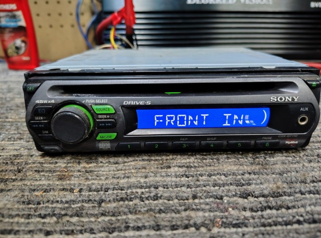 Sony CDX-GT110
CD player & Auxiliary