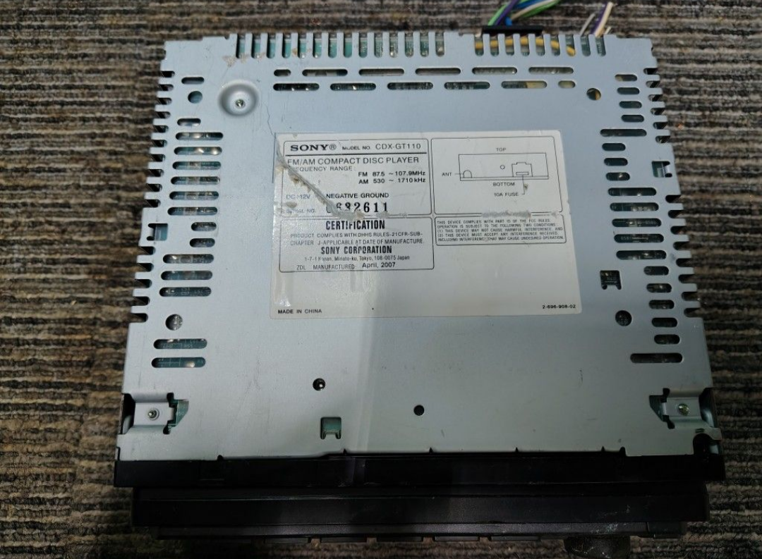 Sony CDX-GT110
CD player & Auxiliary