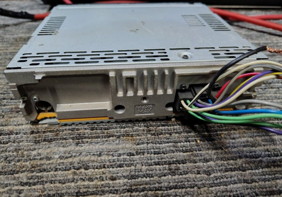 Sony CDX-GT110
CD player & Auxiliary