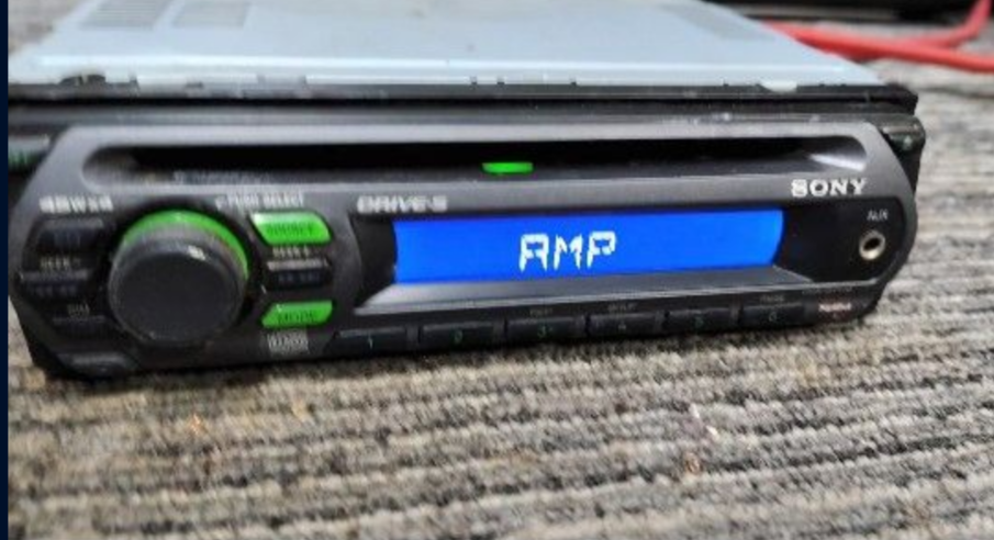 Sony CDX-GT110
CD player & Auxiliary