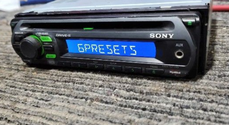 Sony CDX-GT110
CD player & Auxiliary