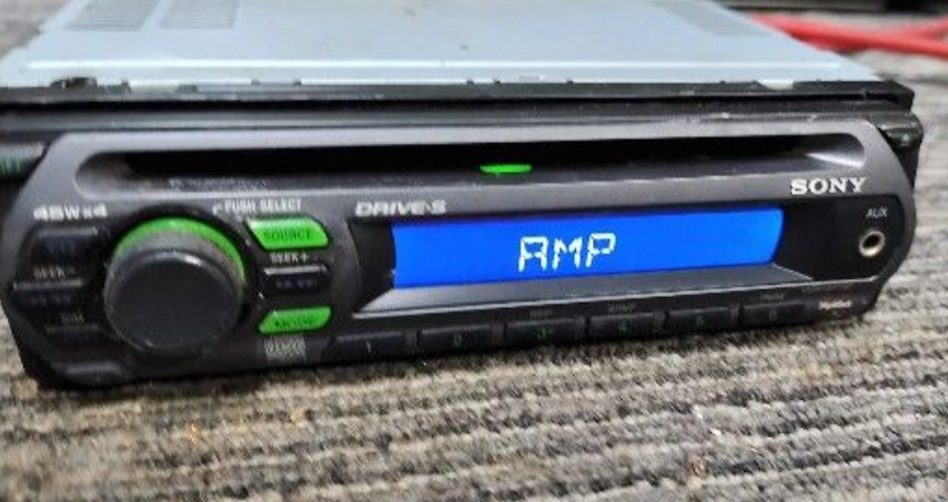 Sony CDX-GT110
CD player & Auxiliary