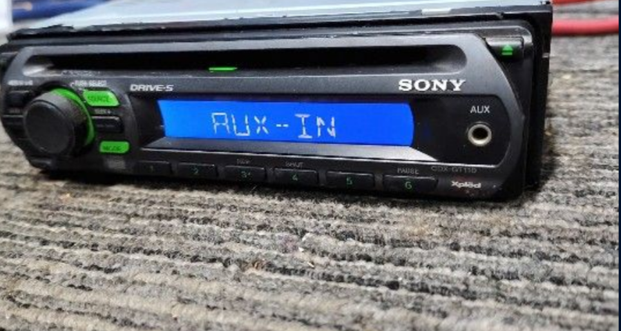 Sony CDX-GT110
CD player & Auxiliary