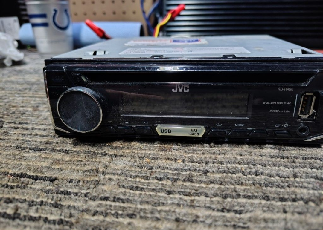 JVC KD-R490
CD receiver USB & Auxiliary