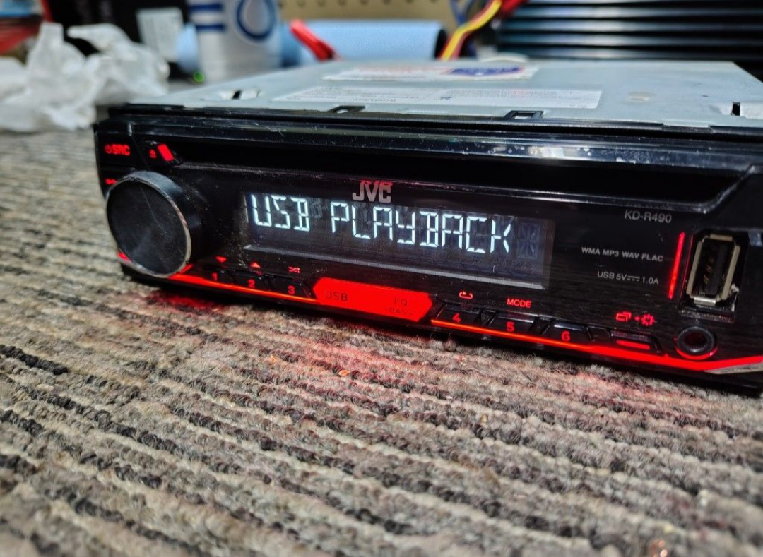 JVC KD-R490
CD receiver USB & Auxiliary