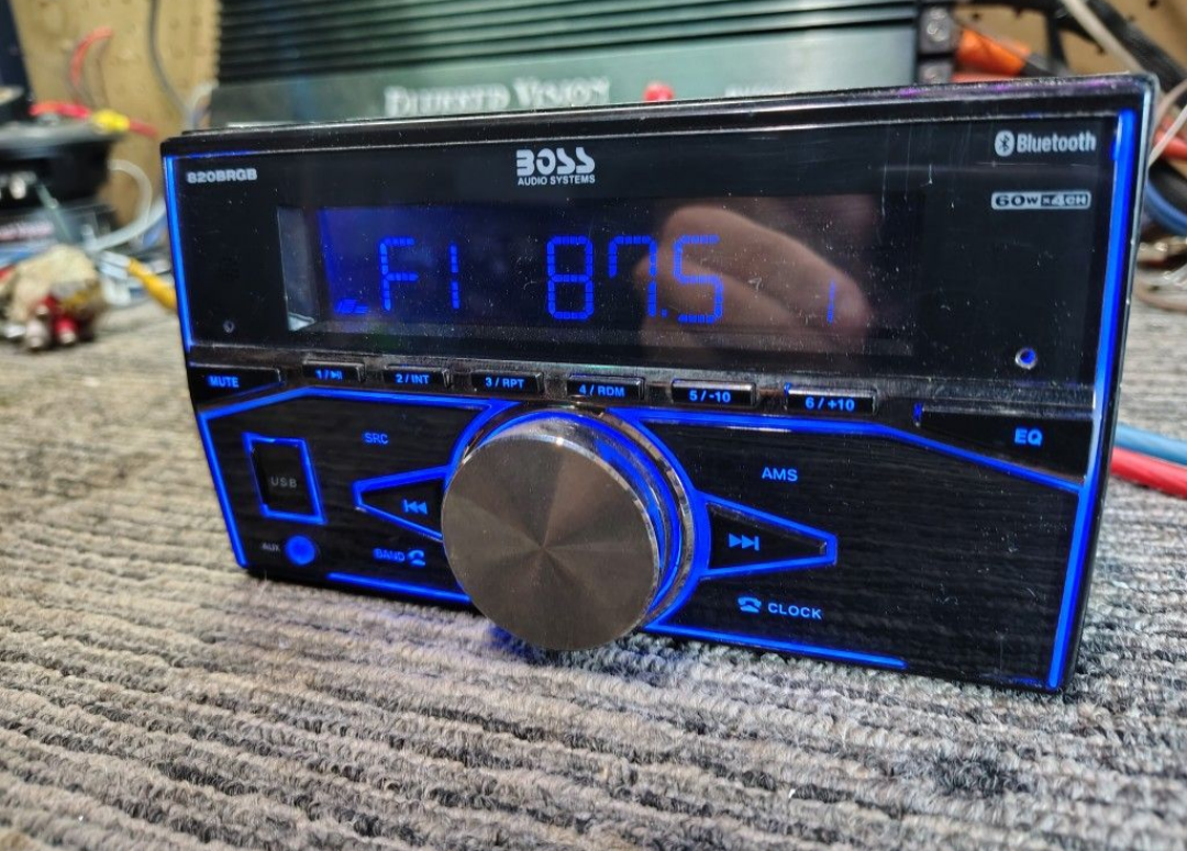 BOSS Audio 820BRGB Bluetooth USB AUXILIARY