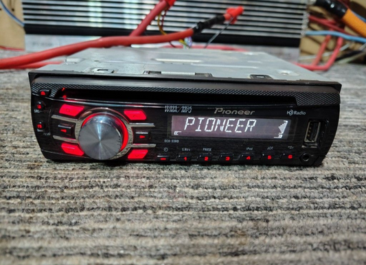 Pioneer DEH-33HD
CD receiver USB Auxiliary