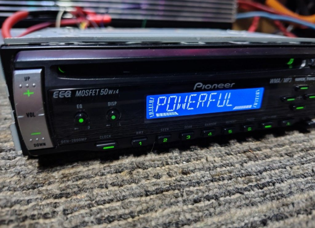 Pioneer DEH-2800MP
CD receiver with MP3/WMA playback