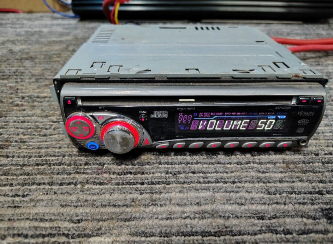 JVC KD-G340
CD receiver & Auxiliary