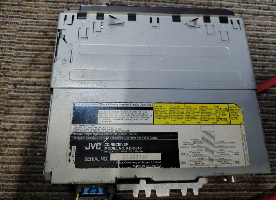 JVC KD-G340
CD receiver & Auxiliary