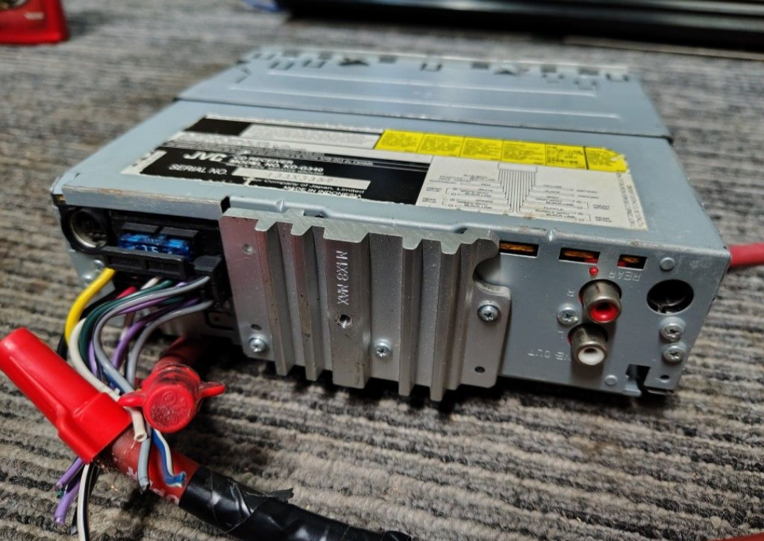 JVC KD-G340
CD receiver & Auxiliary